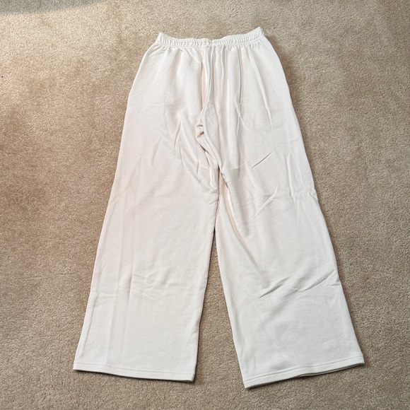 Uniqlo Cream Wideleg Sweatpants - Picture 12 of 13